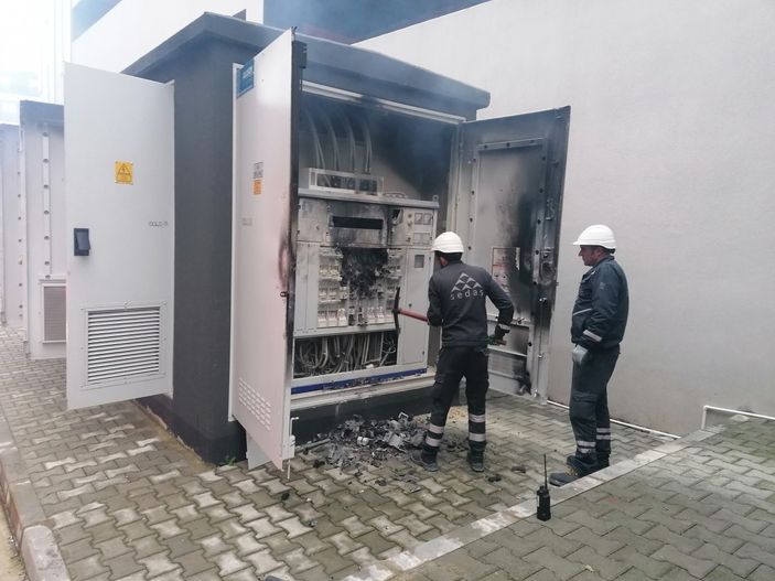 i Kocaeli'nde elektrik trafosu patladı