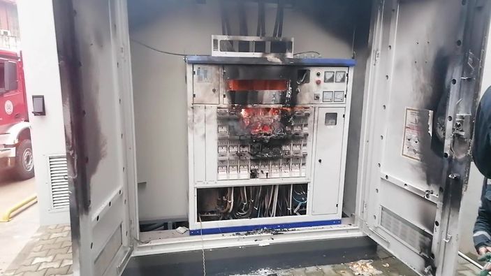 i Kocaeli'nde elektrik trafosu patladı