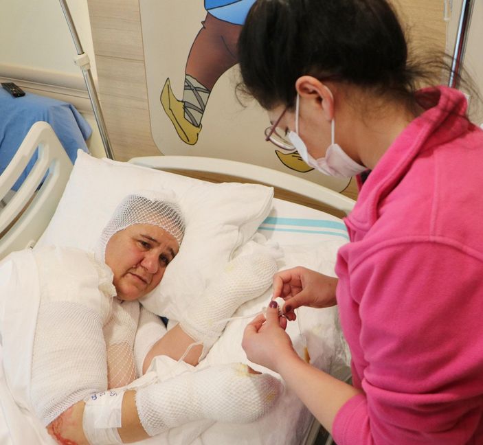 Muş’ta, ekmek pişirirken tandıra düştü