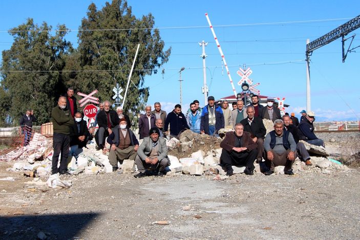 d Adana’da belediye yol satınca mahalleli zor durumda kaldı