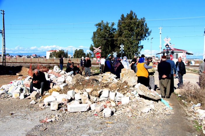 d Adana’da belediye yol satınca mahalleli zor durumda kaldı