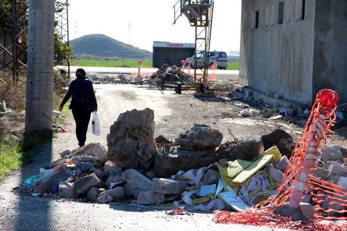 d Adana’da belediye yol satınca mahalleli zor durumda kaldı