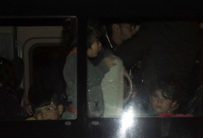 d Kayseri'de bir minibüsten 31 kaçak göçmen çıktı