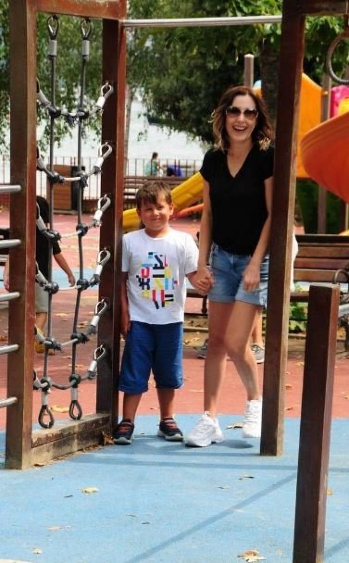 Funda Arar'ın gözlerden uzak büyüttüğü oğlu Aras