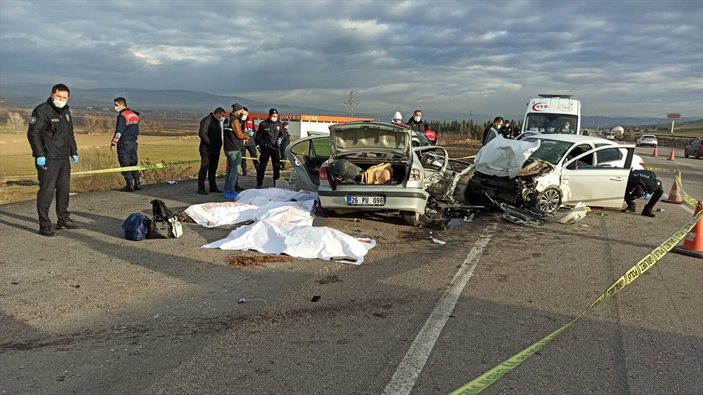 Ankara'da iki otomobil birbirine girdi: Ölü ve yaralılar var