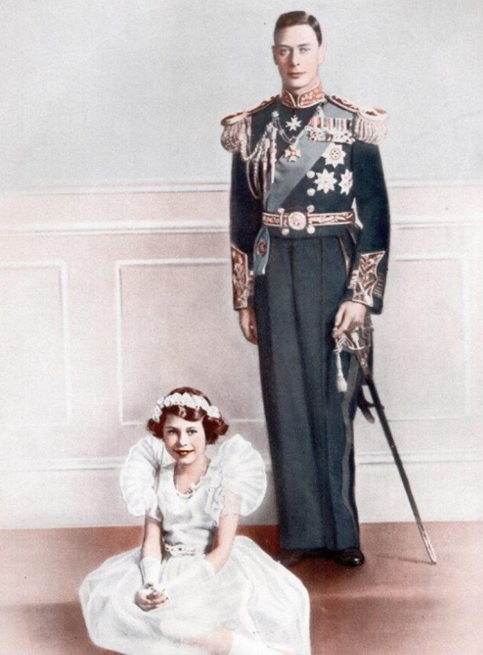 'Nenesini sollar' denilen Prenses Charlotte'un Kraliçe Elizabeth'e olan benzerliği