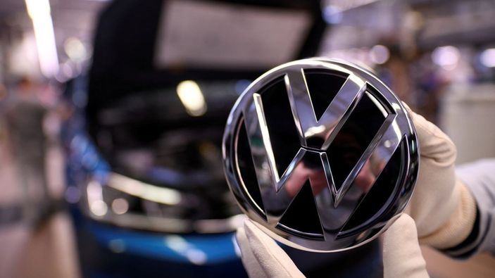 Volkswagen kasım ayındaki araç teslimatında zarara uğradı