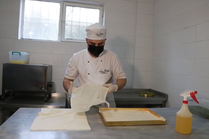 i Kahramanmaraş’ta altın tepsilerde yapılan tatlıların fiyatı dudak uçuklattı