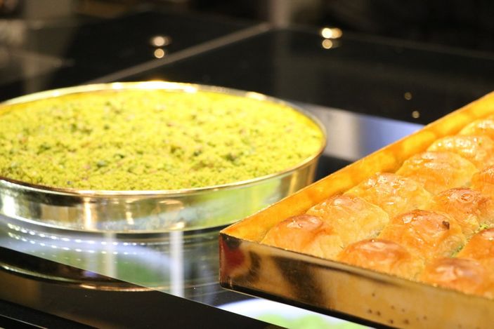 i Kahramanmaraş’ta altın tepsilerde yapılan tatlıların fiyatı dudak uçuklattı