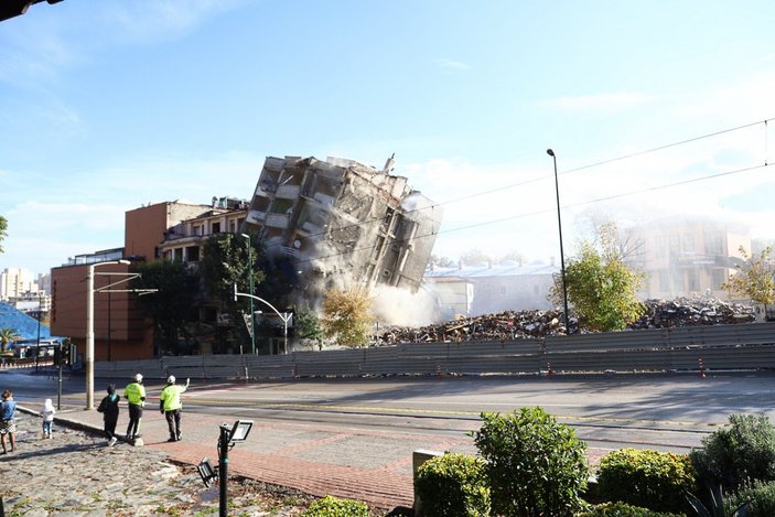 Bursa'da, tarihi bölgede 37 bina yıkıldı