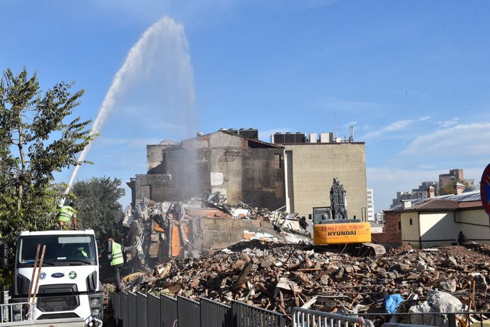 Bursa'da, tarihi bölgede 37 bina yıkıldı