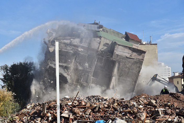 Bursa'da, tarihi bölgede 37 bina yıkıldı