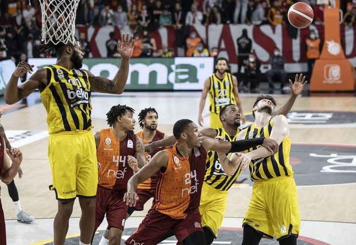 Fenerbahçe deplasmanda Galatasaray'ı 86-76 yendi