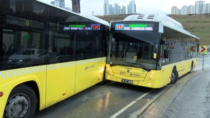 d Avcılar’da, kayan İETT otobüsleri birbirine çarptı