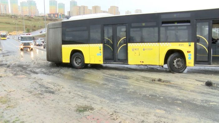 d Avcılar’da, kayan İETT otobüsleri birbirine çarptı