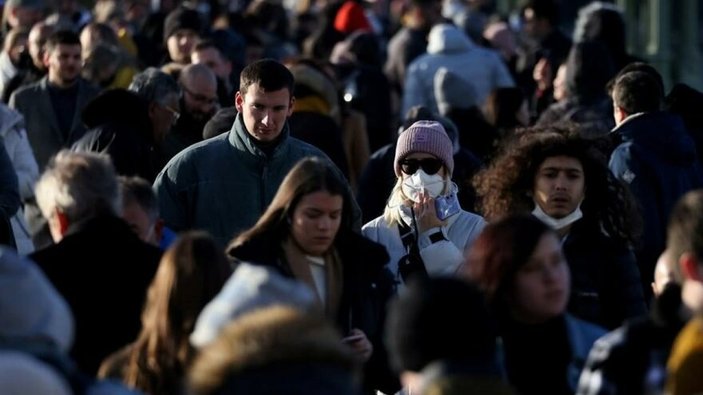 Birleşik Krallık’ta koronavirüs uyarı seviyesi 4’e yükseltildi