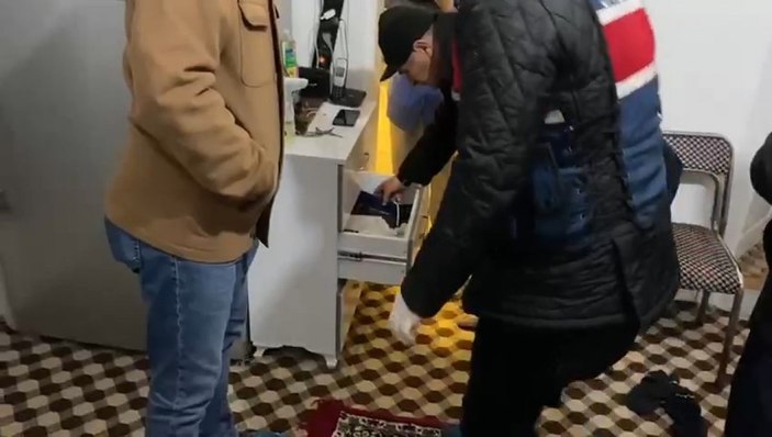 Amasya’da, ‘av tutkunu’ şahsın evinde çok sayıda silah bulundu