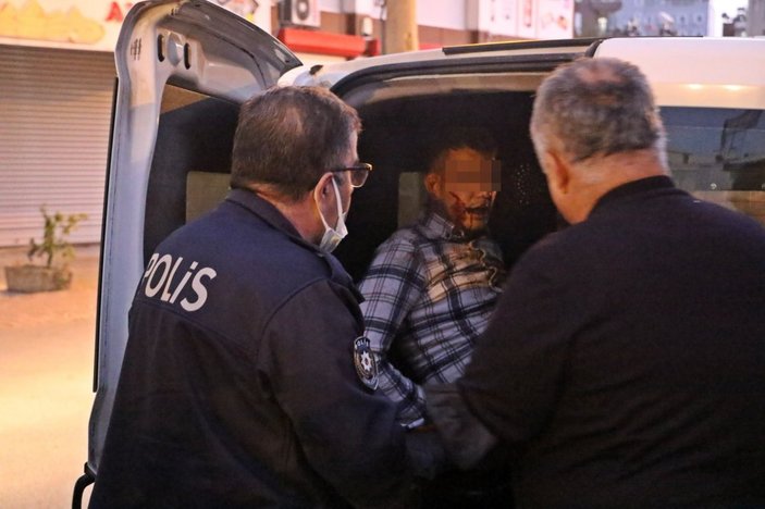 Antalya'da polis memurunu bıçaklayan sözleşmeli er gözaltına alındı