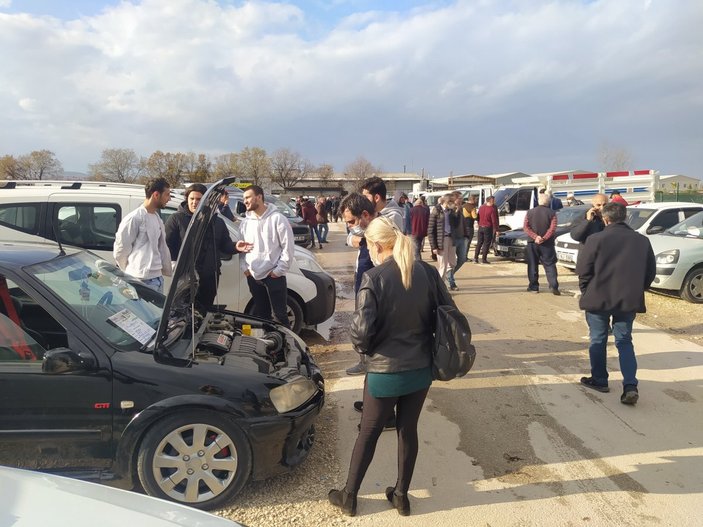 Bursa'da ikinci el araç talebi, esnafın yüzünü güldürdü