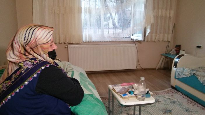 d Bursa’da polisin kurşunuyla ölen oğlunun yasını tutuyor