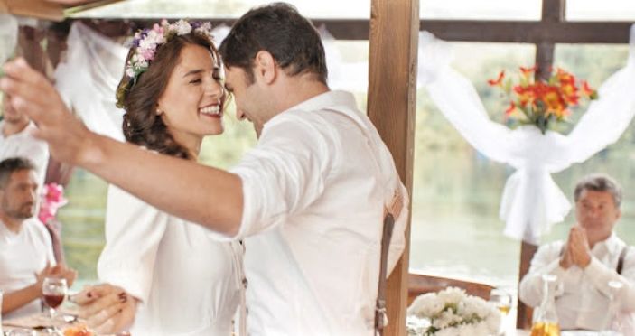 EDHO'nun Alparslan Çakırbeyli'sinin güzelliğiyle büyüleyen eşi Üç Kuruş'un yıldızı çıktı