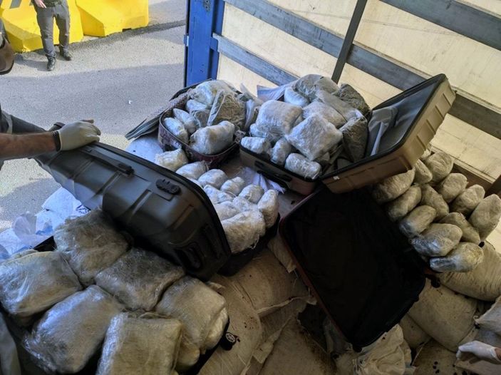 d Adana’da, 65 kilo esrar ele geçirildi