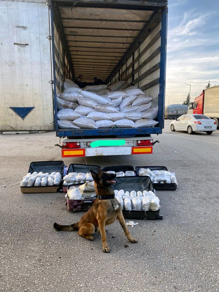 d Adana’da, 65 kilo esrar ele geçirildi