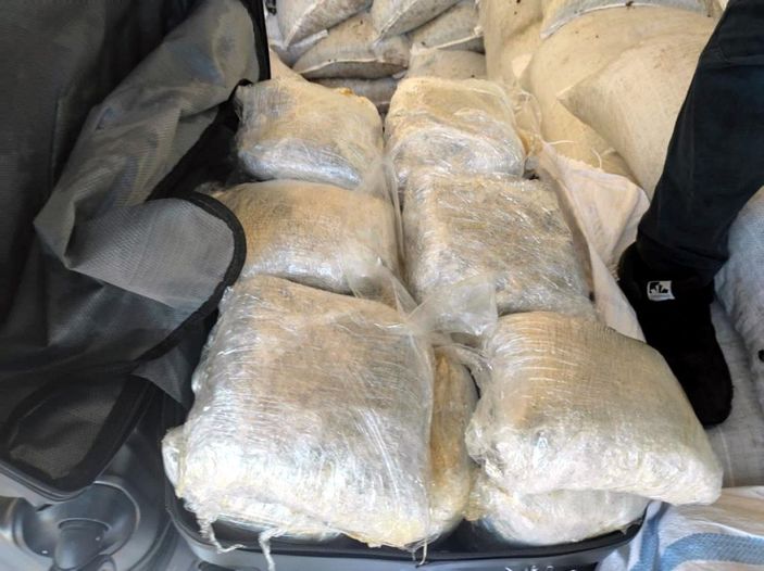 d Adana’da, 65 kilo esrar ele geçirildi