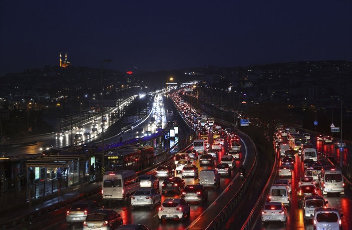 İstanbul'da trafik yoğunluğu, yağmur nedeniyle arttı