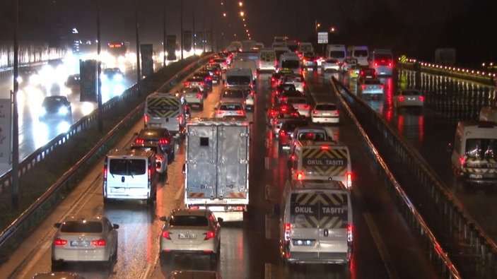 İstanbul'da trafik yoğunluğu, yağmur nedeniyle arttı