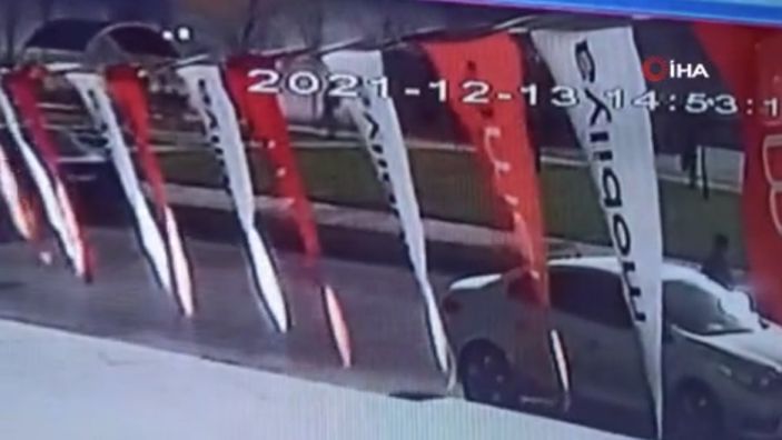 Ankara'da itfaiye aracı, göreve giderken devrildi