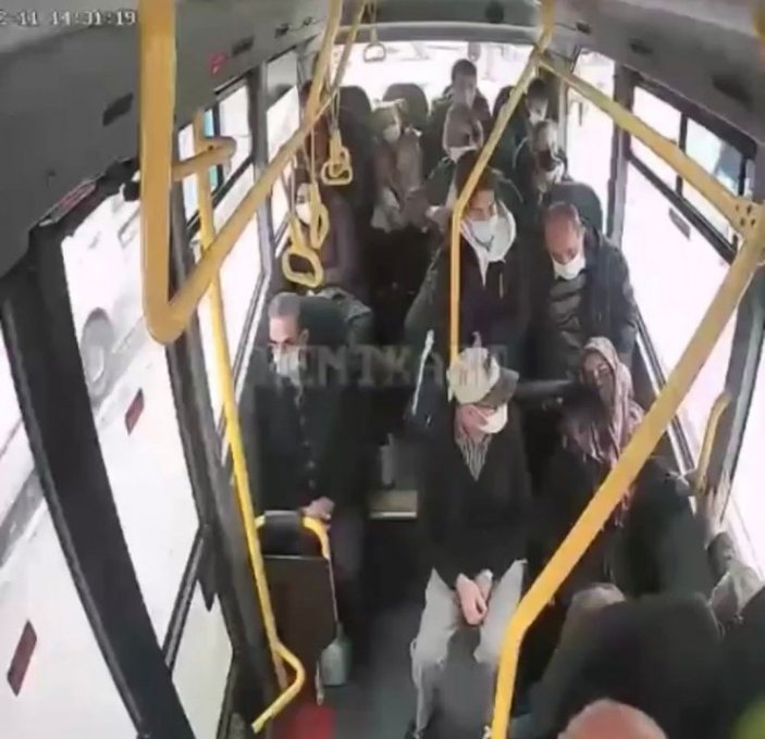 Kocaeli'de otobüste fenalaşan yolcu için güzergahını değiştirdi