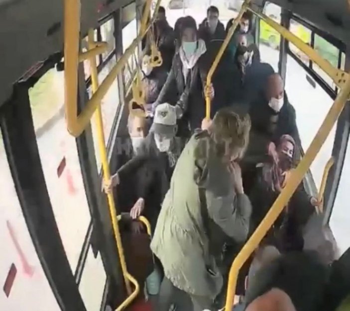 Kocaeli'de otobüste fenalaşan yolcu için güzergahını değiştirdi