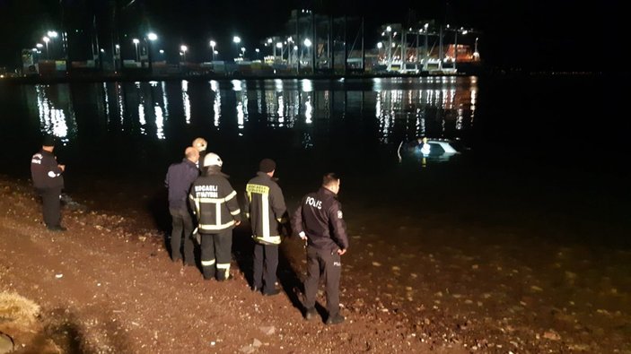 Kocaeli'de aracıyla denize uçtu