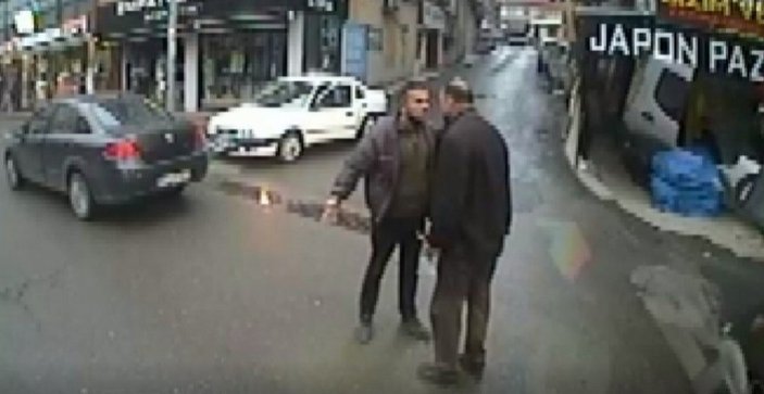Zonguldak’ta, kaza sonrası sürücülerin kavgası kamerada