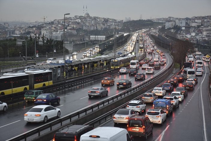 İstanbul'da trafik yoğunluğu, yağmur nedeniyle arttı