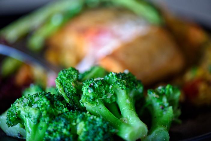 40 yaşından sonra beslenmenizden eksik etmemeniz gereken 7 besin