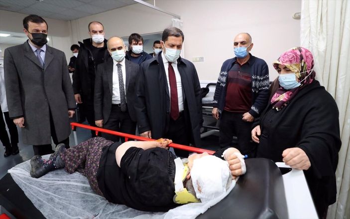 a Amasya'da yolcu otobüsü devrildi