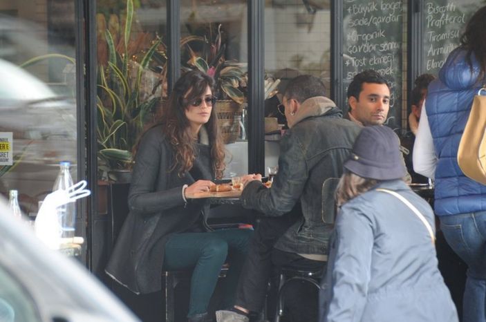 Can Bonomo'nun eski aşkı Öykü Karayel'i aratmamış! O güzeli herkes yakından tanıyor...