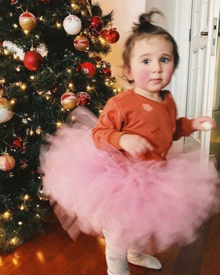 Meğer anneymiş! İşte Masumlar Apartmanı'nın yıldızı Esra Ruşan'ın masumiyet abidesi kızı