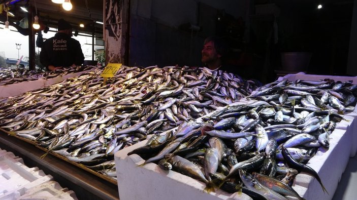 Trabzon'da hamsinin tezgahta fiyatı 60 lirayı gördü