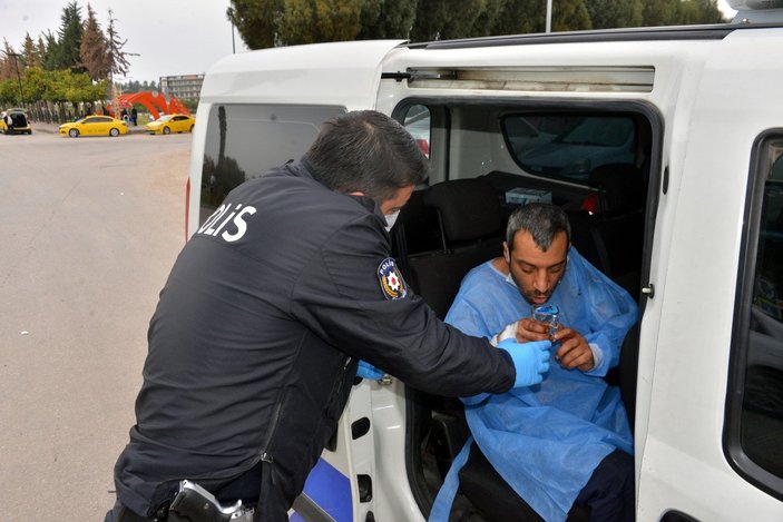 Adana’da hasta önlüğü hastaneden kaçtı, polise yakalandı