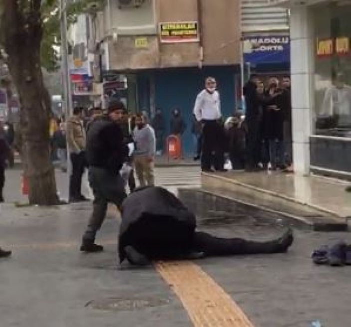 Diyarbakır’da, adliye önündeki kavga kamerada