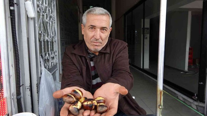 Denizli’de kestane satıcısı: Kestane fiyatları bu yıl 60 TL oldu