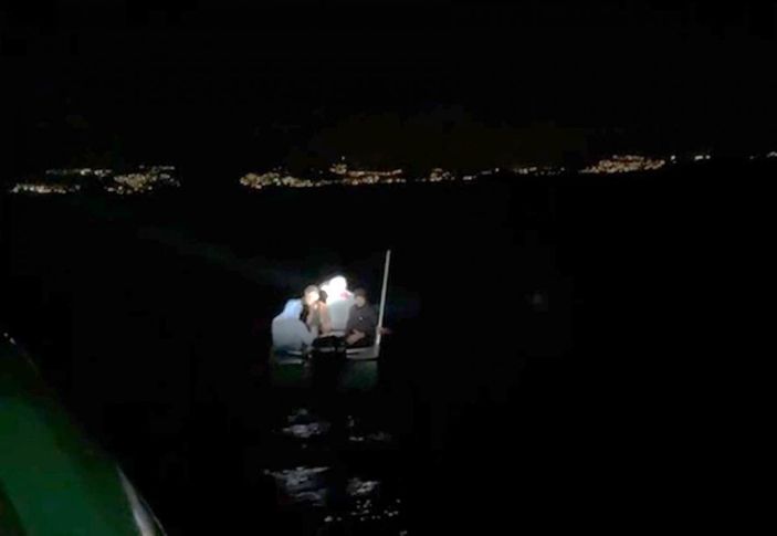 i Yunanlıların ölüme terk ettiği 5 düzensiz göçmen kurtarıldı