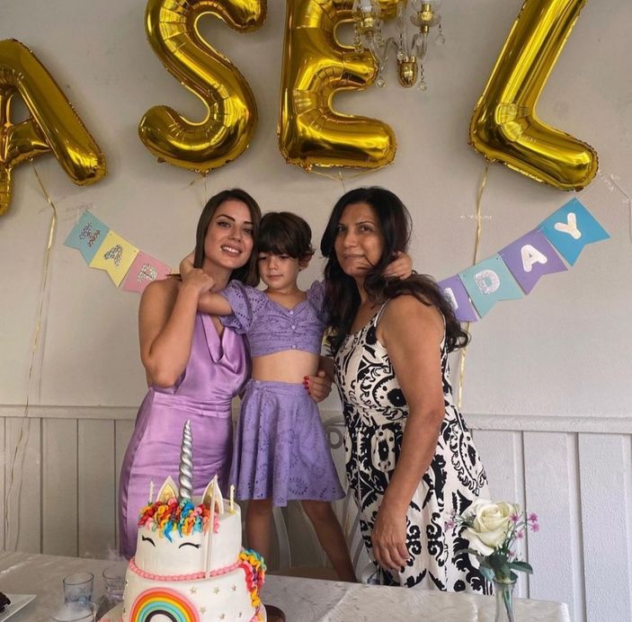 Kısmetse Olur'da evlenen Nur Erkoç ve Batuhan Cimilli'nin kızı Asel, güzelliğiyle annesini solladı