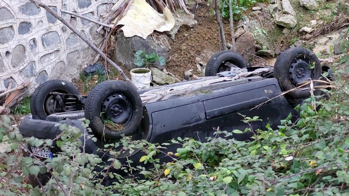 Samsun'da kontrolden çıkan araç kanala yuvarlandı