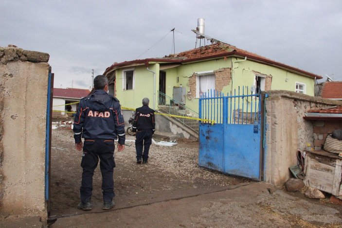 Karaman'da patlayan tüp evi harabeye çevirdi