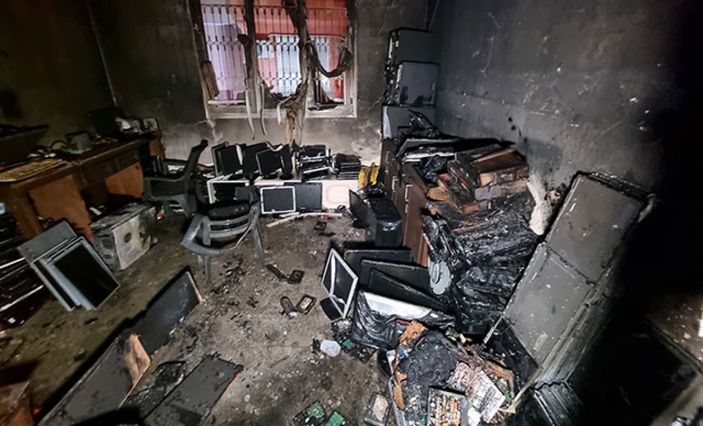 d Adana'da, Suriyeli ailenin evinde yangın: Bilgisayarlar yandı