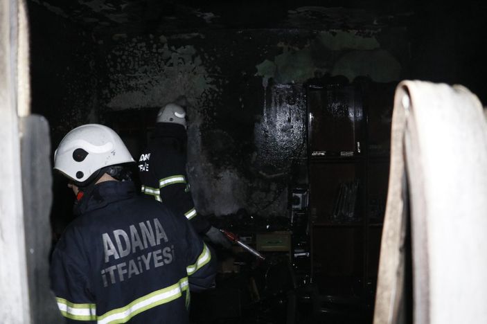 i Adana'da, Suriyeli ailenin evinde yangın: Bilgisayarlar yandı